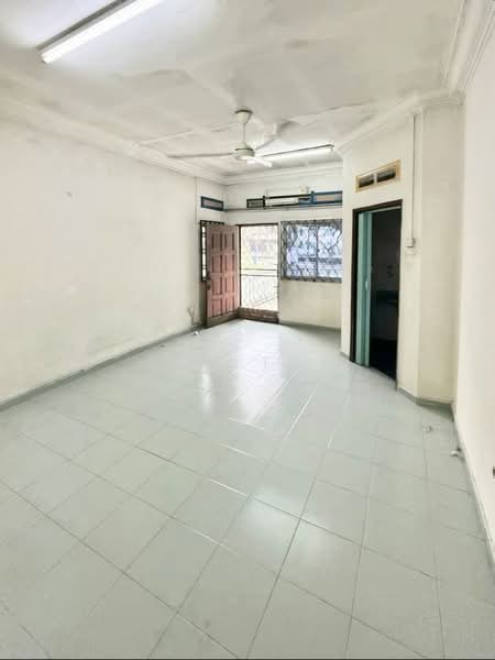 2-storey Terraced House for Sale in Taman Suria (Johor Bahru) - Yik Tat - PropertyGuru.com.my
