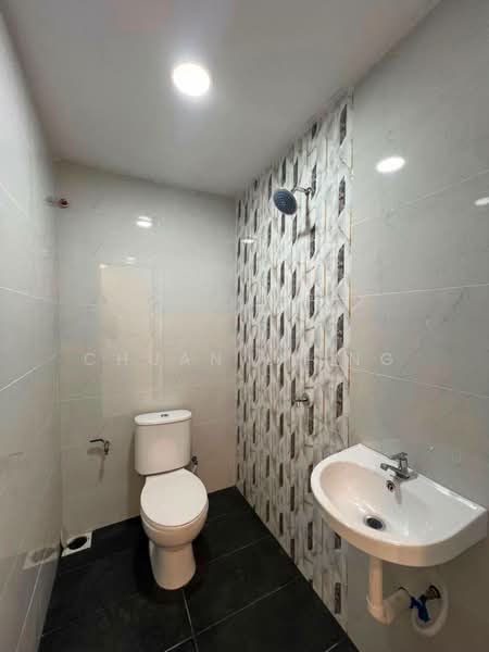 Rumah Teres 1 Tingkat untuk Dijual di Taman Johor Jaya (Johor Bahru) - Chuan Liang - Bathroom - PropertyGuru.com.my