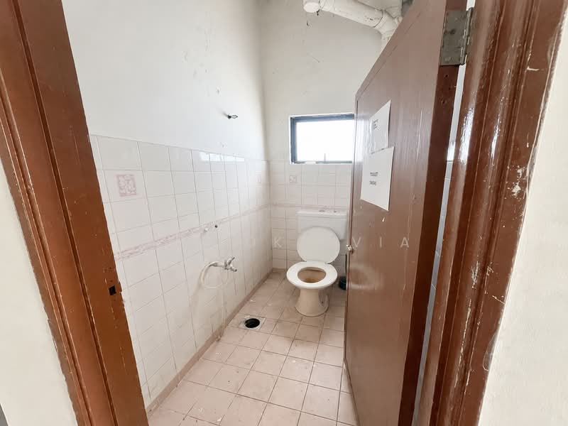 Kedai / Pejabat untuk Disewa di Taman TTDI Jaya (Shah Alam) - Amy Oktavia - Bathroom - PropertyGuru.com.my
