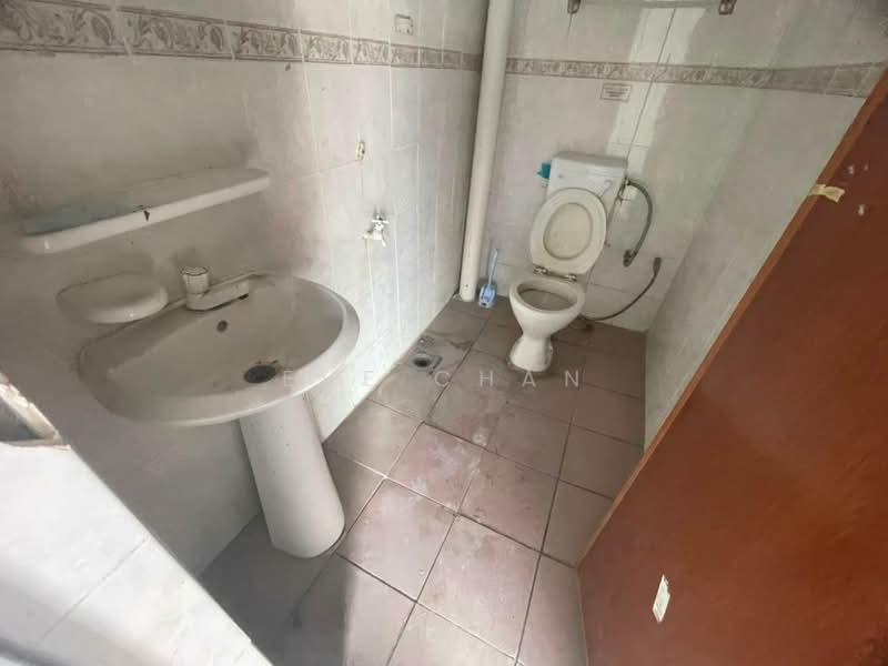 Shop for Rent in Skudai (Johor) - Eve Chan - Bathroom - PropertyGuru.com.my