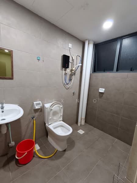 Servis Apartment untuk Disewa di ARC @ Austin Hills - Alex Neo - Master Bathroom - PropertyGuru.com.my