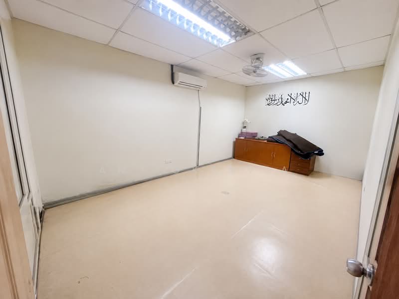 Shop for Rent in Taman Bunga Kantan (Kajang) - Amy Oktavia - Interior - PropertyGuru.com.my