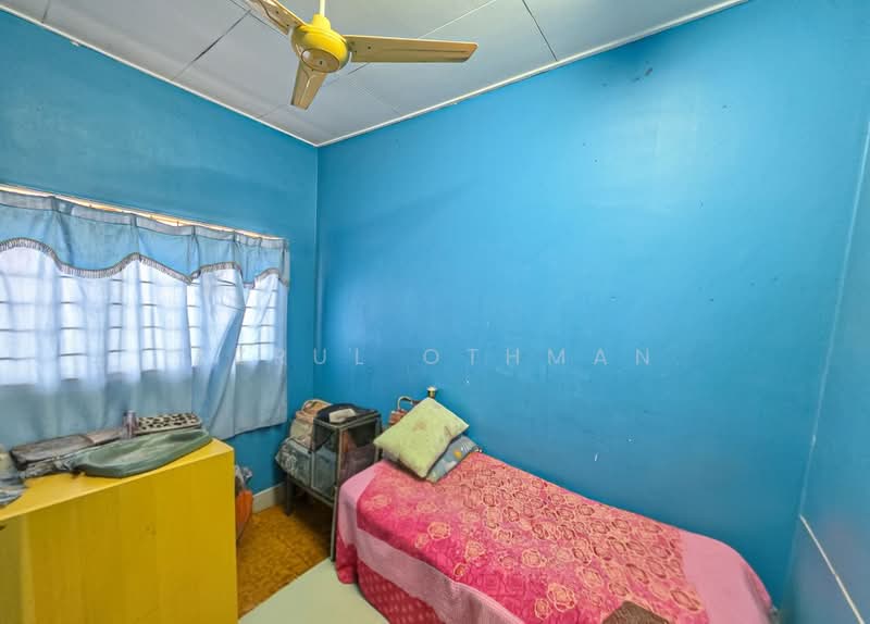 Rumah Teres 1 Tingkat untuk Dijual di Taman Mantau Indah (Rasah) - Azrul Othman - Bedroom - PropertyGuru.com.my