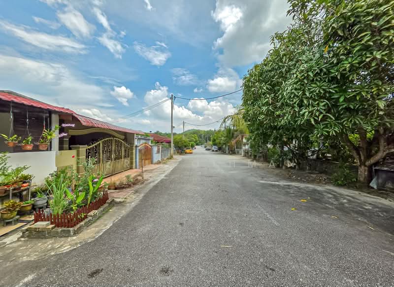 Rumah Teres 1 Tingkat untuk Dijual di Taman Mantau Indah (Rasah) - Azrul Othman - Exterior - PropertyGuru.com.my