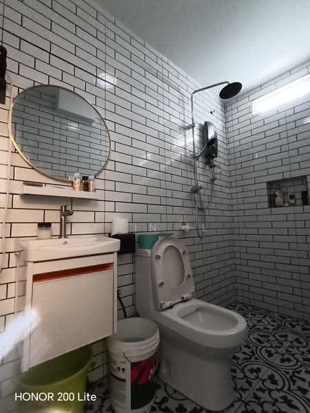 Rumah Teres 2-Tingkat untuk Dijual di Desa Coalfields (Sungai Buloh) - Chin JL - Bathroom - PropertyGuru.com.my