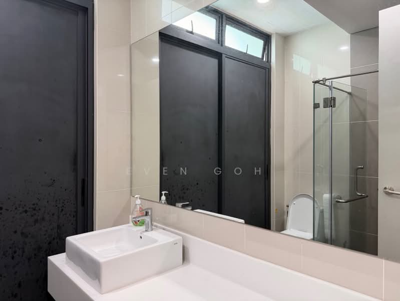 Kondominium untuk Disewa di The LIGHT COLLECTION II - Even Goh - Master Bathroom - PropertyGuru.com.my