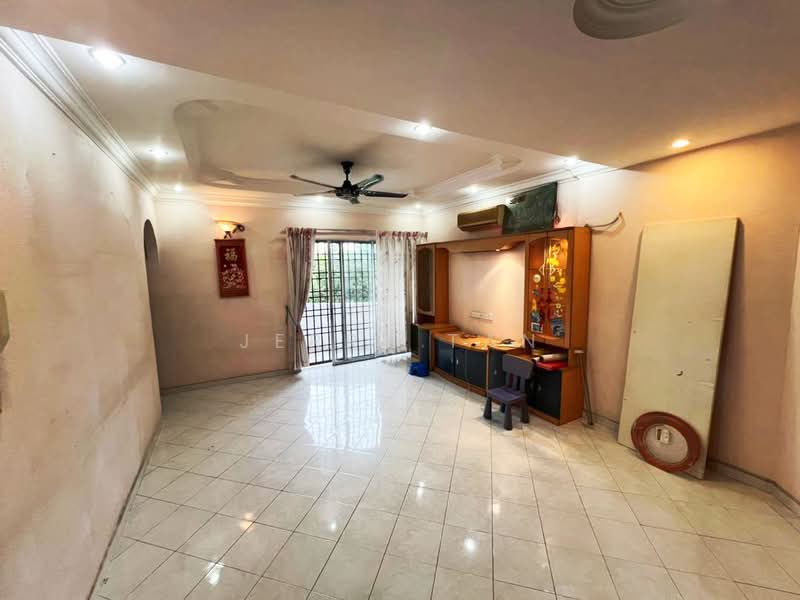 Pangsapuri untuk Disewa di Sri Permai - Jerry Tan - Living Room - PropertyGuru.com.my