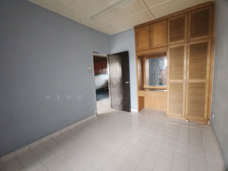 Apartment for Sale at Tanjong Puteri Apartment - Heng Chew Yen - PropertyGuru.com.my