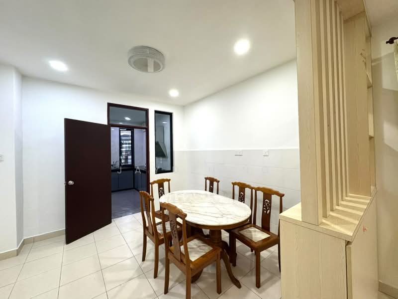 2-storey Terraced House for Sale in Taman Austin Duta (Tebrau) - Jayden Ng - Dining Room - PropertyGuru.com.my