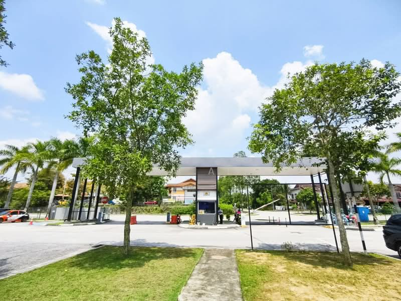 Townhouse for Sale in Saujana Utama (Selangor) - Izzah Alias - Exterior - PropertyGuru.com.my