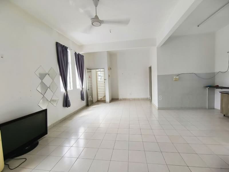Townhouse for Sale in Saujana Utama (Selangor) - Izzah Alias - Living Room - PropertyGuru.com.my