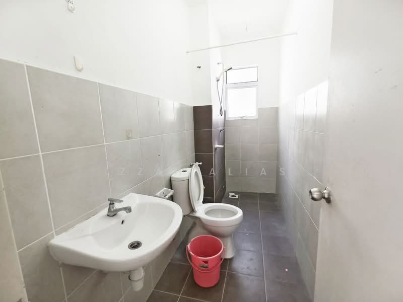 Townhouse for Sale in Saujana Utama (Selangor) - Izzah Alias - Bathroom - PropertyGuru.com.my
