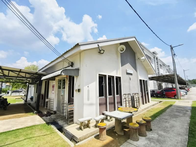 Townhouse for Sale in Saujana Utama (Selangor) - Izzah Alias - Exterior - PropertyGuru.com.my