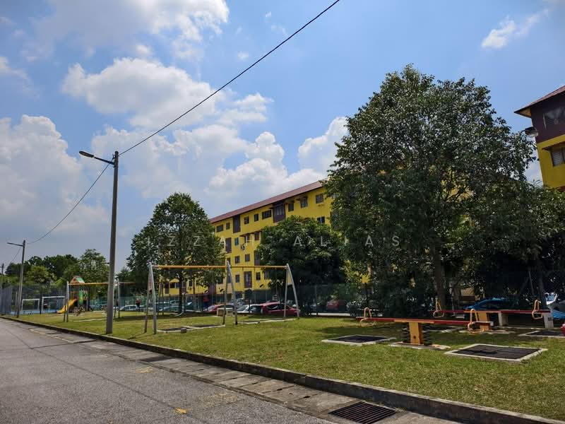 Townhouse for Sale in Saujana Utama (Selangor) - Izzah Alias - Exterior - PropertyGuru.com.my