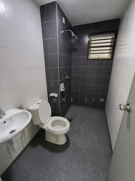 Servis Apartment untuk Dijual di Scott Towers @ Larkin JB - Yvonne Lim - Bathroom - PropertyGuru.com.my