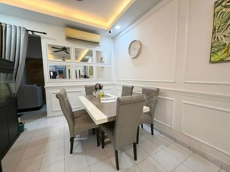 Rumah Teres 1 Tingkat untuk Dijual di Taman Senai Utama (Kulai) - Jessie Tan - Dining Room - PropertyGuru.com.my