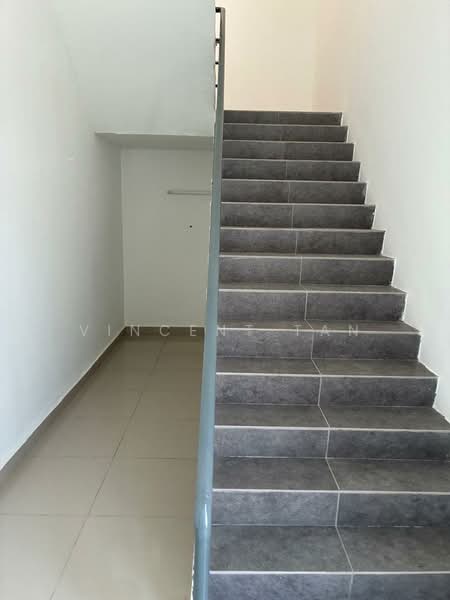 Kilang Berkembar untuk Disewa di Sepang (Selangor) - Vincent Tan - Corridor - PropertyGuru.com.my
