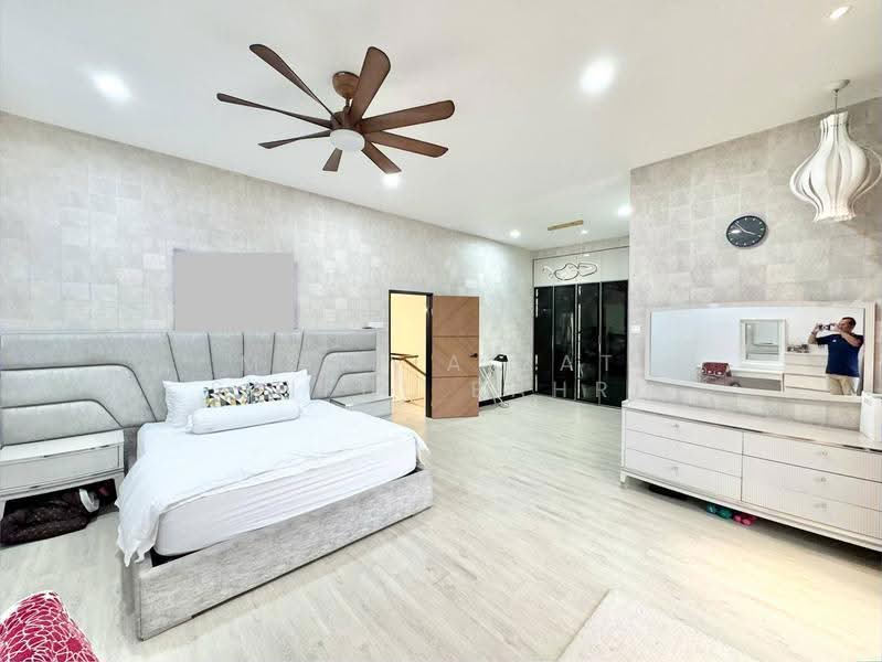 2-storey Terraced House for Sale in Presint 11 (Putrajaya) - Mohd Aizat Saiful Bahri - Master Bedroom - PropertyGuru.com.my