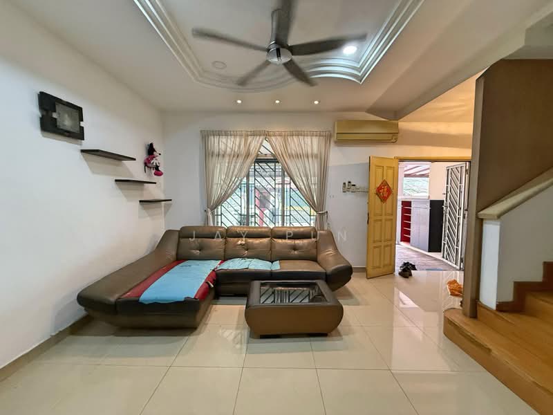 2-storey Terraced House for Rent in Taman Mount Austin (Tebrau) - Jay Pun - Living Room - PropertyGuru.com.my