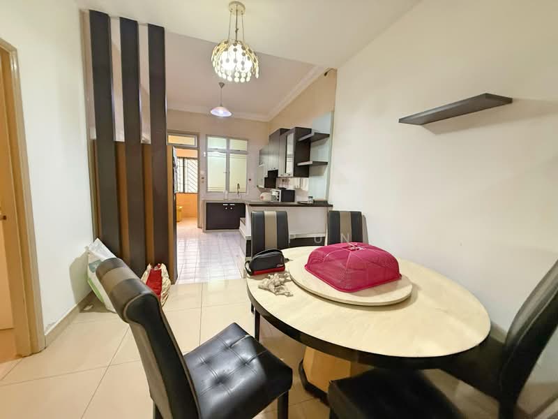 2-storey Terraced House for Rent in Taman Mount Austin (Tebrau) - Jay Pun - Dining Room - PropertyGuru.com.my