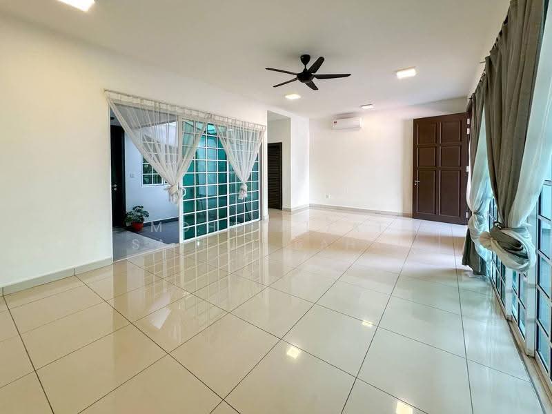 2.5-storey Terraced House for Sale in Cyberjaya (Selangor) - Mohd Aizat Saiful Bahri - Living Room - PropertyGuru.com.my