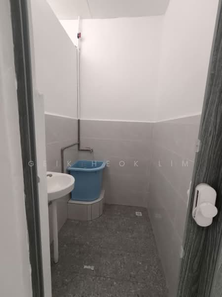 1-storey Terraced House for Sale in Taman Perwira Indah (Simpang Ampat) - Geik Heok Lim - Bathroom - PropertyGuru.com.my