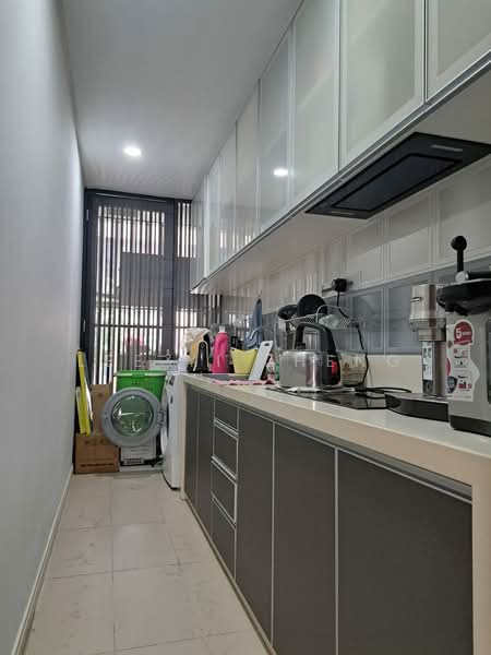 Kondominium untuk Dijual di Shorefront Residences - Lee Yi Zheng - PropertyGuru.com.my