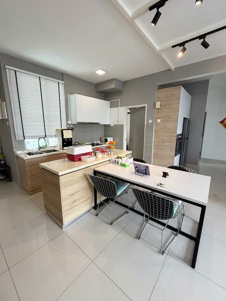 Pangsapuri untuk Dijual di D'Lagoon Luxury Apartment - Zoey Lee - Kitchen - PropertyGuru.com.my