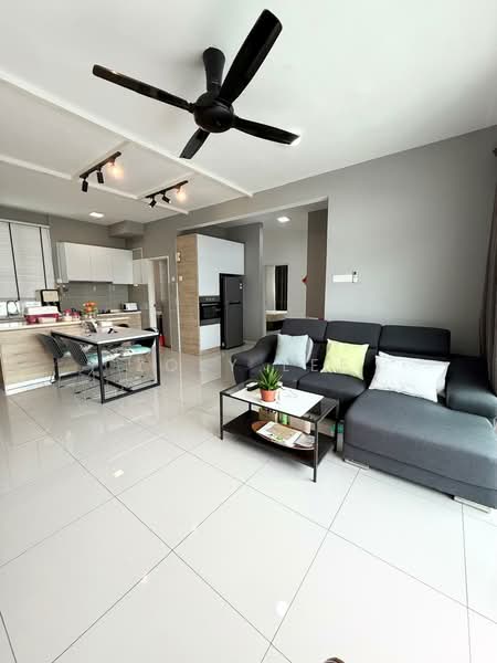 Pangsapuri untuk Dijual di D'Lagoon Luxury Apartment - Zoey Lee - Living Room - PropertyGuru.com.my