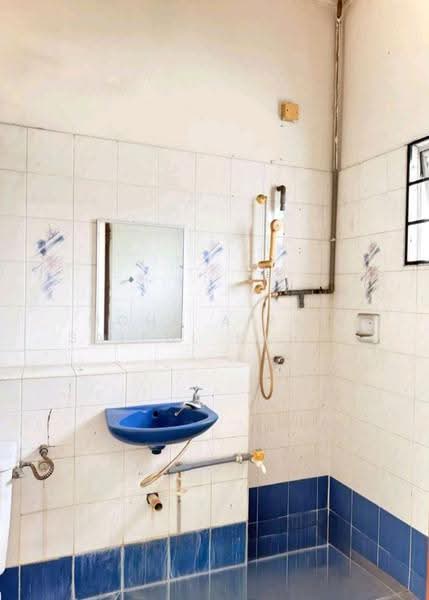2-storey Terraced House for Sale in Usj 11 (Subang Jaya) - Mohd Aizat Saiful Bahri - Bathroom - PropertyGuru.com.my