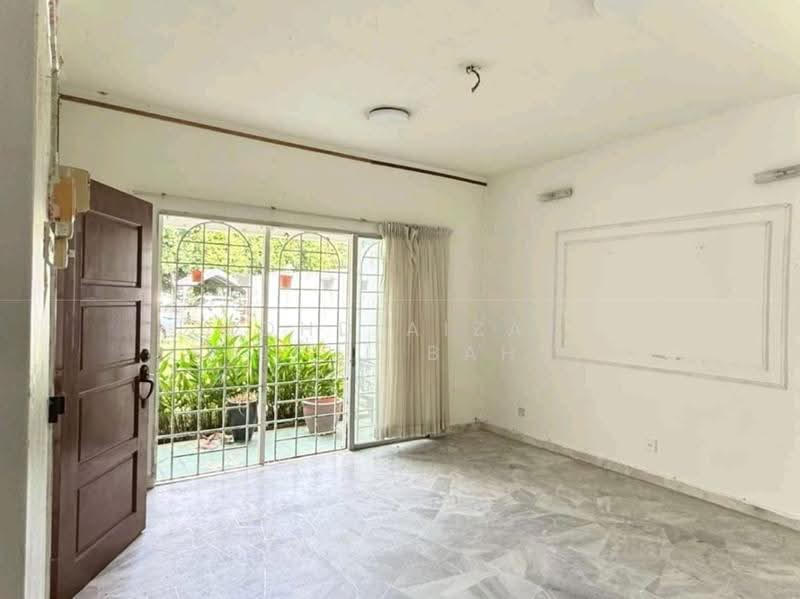 2-storey Terraced House for Sale in Usj 11 (Subang Jaya) - Mohd Aizat Saiful Bahri - Living Room - PropertyGuru.com.my