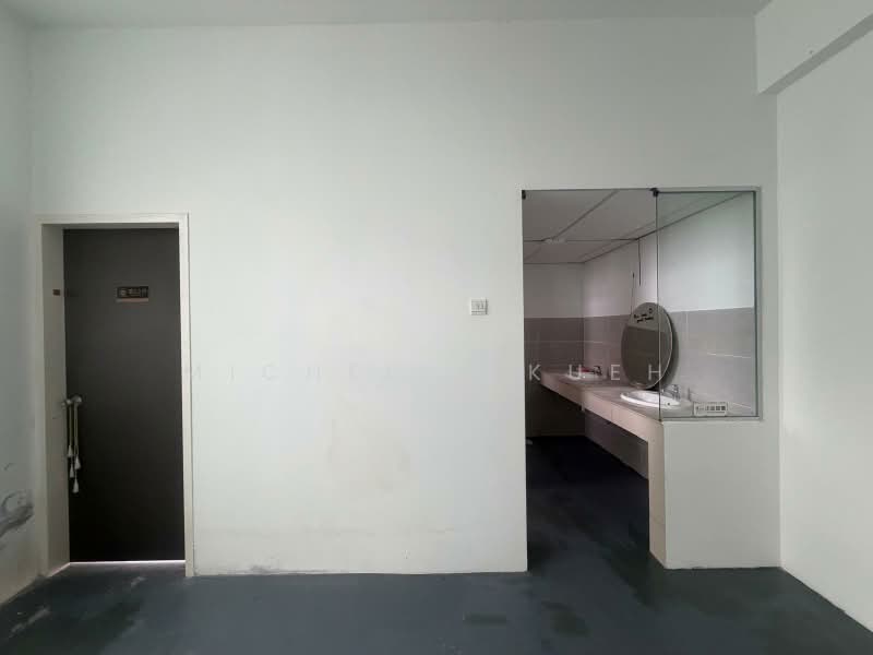 Shop for Rent in Taman Pelangi Indah (Ulu Tiram) - Michelle Kueh - Bathroom - PropertyGuru.com.my