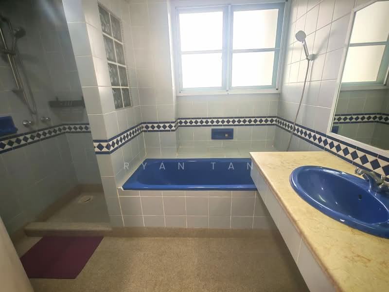 Kondominium untuk Disewa di The Straits View Condominium - Ryan Tan - Bathroom - PropertyGuru.com.my