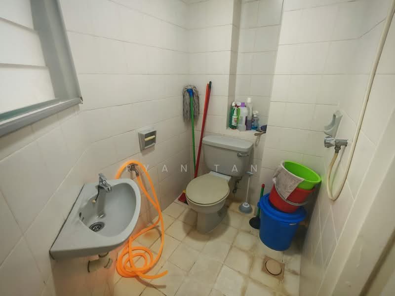 Kondominium untuk Disewa di The Straits View Condominium - Ryan Tan - Bathroom - PropertyGuru.com.my