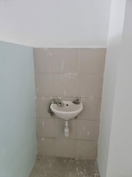 Kedai untuk Disewa di Bandar Saujana Putra (Tanjong Duabelas) - Elyn Soo - Bathroom - PropertyGuru.com.my