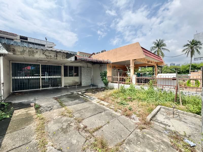 1-storey Terraced House for Sale in Kelana Jaya (Petaling Jaya) - Azli Ibrahim - Exterior - PropertyGuru.com.my