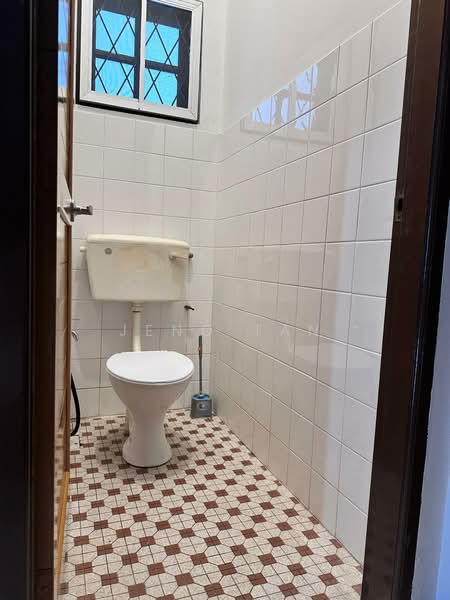Semi-Detached House for Rent in Kuching (Sarawak) - Jeno Tan - Bathroom - PropertyGuru.com.my