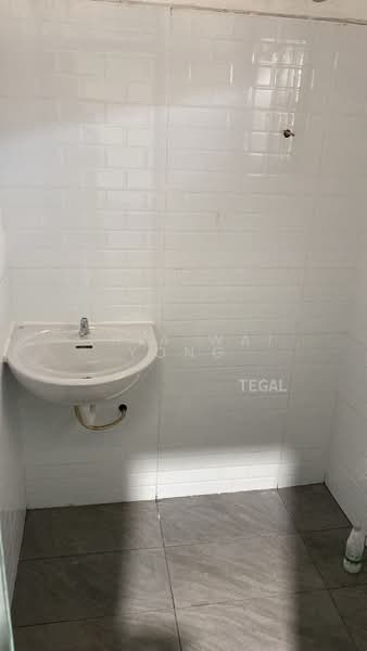 Factory for Rent in Kawasan Perindustrian Klang Utama (Kapar) - Chia Wai Yong - Bathroom - PropertyGuru.com.my