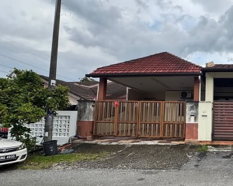 Rumah Teres 1 Tingkat untuk Dijual di Bandar Bukit Mahkota (Bangi) - Azli Ibrahim - Exterior - PropertyGuru.com.my