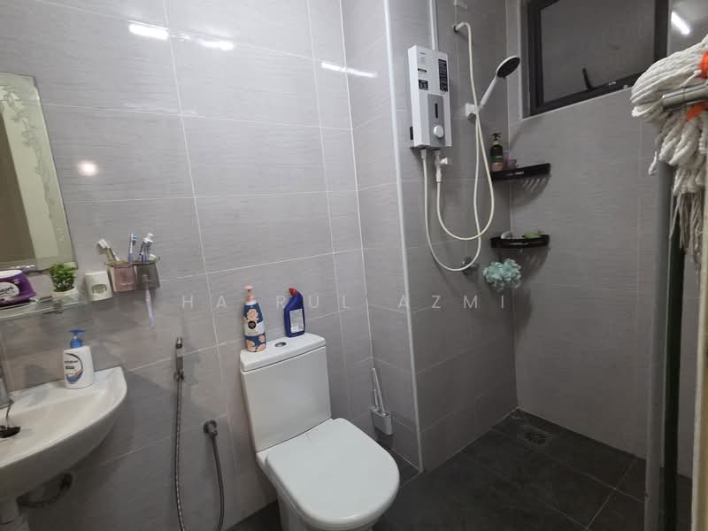 Service Residence for Rent at Vista Alam Serviced Apartment - Hairul Azmi - Bathroom - PropertyGuru.com.my