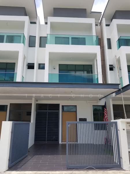 Rumah Teres 3 Tingkat untuk Dijual di Bandar Nusaputra (Puchong) - Tracy Choo - Exterior - PropertyGuru.com.my
