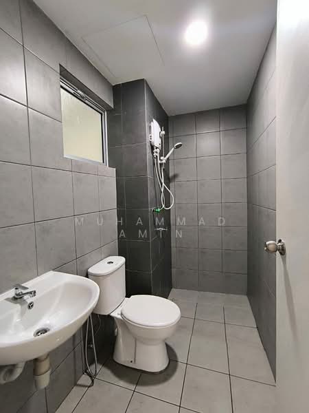 Kondominium untuk Disewa di Residensi Sateria - Muhammad Amin - Bathroom - PropertyGuru.com.my