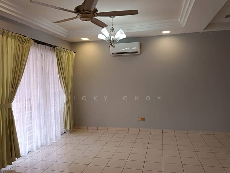 Rumah Teres 2 Tingkat untuk Disewa di Bandar Putra Permai (Seri Kembangan) - Nicky Choy - Living Room - PropertyGuru.com.my