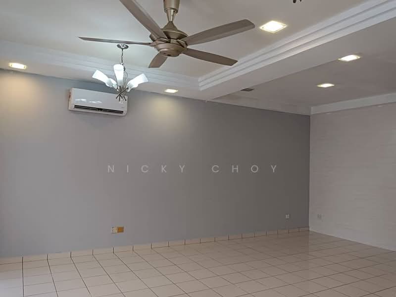 Rumah Teres 2 Tingkat untuk Disewa di Bandar Putra Permai (Seri Kembangan) - Nicky Choy - Living Room - PropertyGuru.com.my