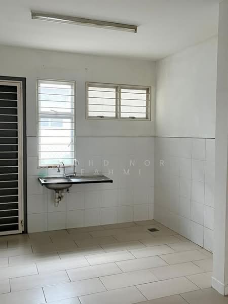 Rumah Teres 2 Tingkat untuk Dijual di Bandar Saujana Putra (Tanjong Duabelas) - Mohd Nor Fahmi - Kitchen - PropertyGuru.com.my