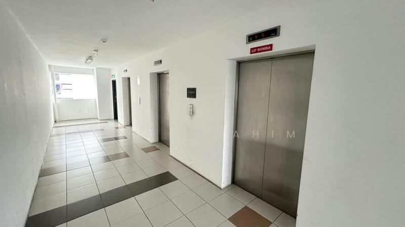 Kondominium untuk Dijual di D'Kristal Apartment (Pangsapuri D'Kristal) - Azli Ibrahim - Corridor - PropertyGuru.com.my