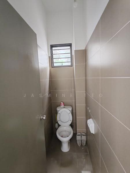 Shop / Office untuk Disewa di Bandar Bukit Raja (Klang) - Jasmine Teo - Bathroom - PropertyGuru.com.my