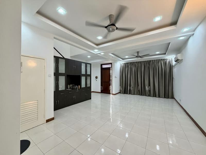 2-storey Terraced House for Sale in Alam Sari (Bangi) - Azli Ibrahim - Living Room - PropertyGuru.com.my