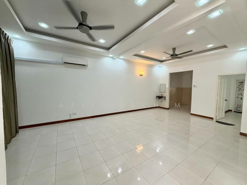 2-storey Terraced House for Sale in Alam Sari (Bangi) - Azli Ibrahim - Living Room - PropertyGuru.com.my