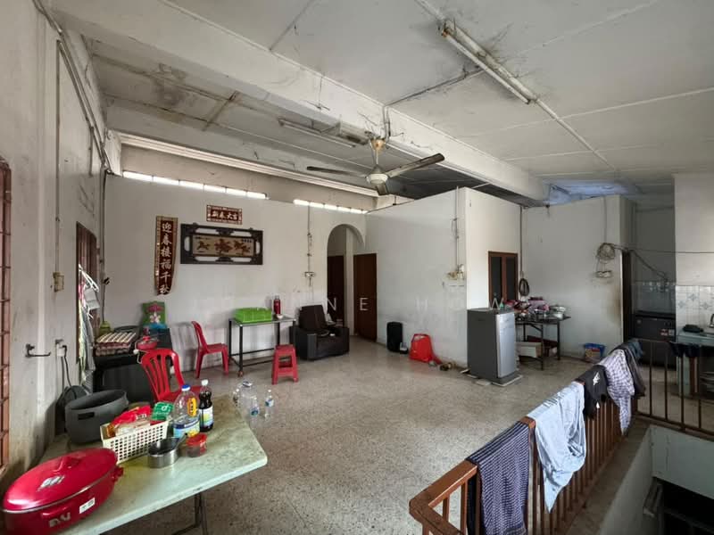 Factory for Sale in Taman Malim Jaya (Bachang) - Joanne How - Living Room - PropertyGuru.com.my